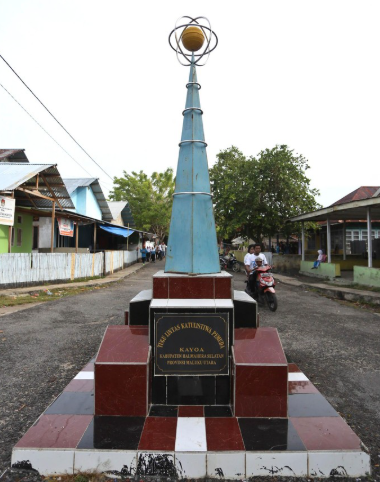Tugu Khatulistiwa Desa Guruapin