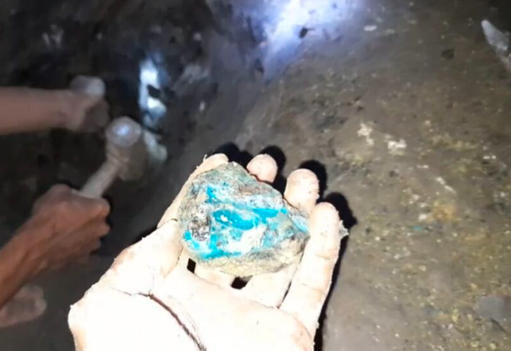 Tambang Batu Bacan Desa Palamea